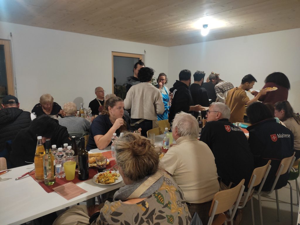 Essen mit Geflüchteten